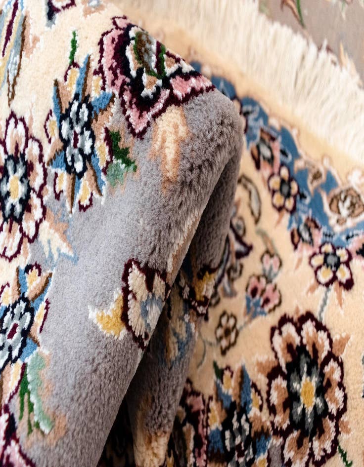 Detail image of  4' 11 x 4' 11 Nain Round Rug