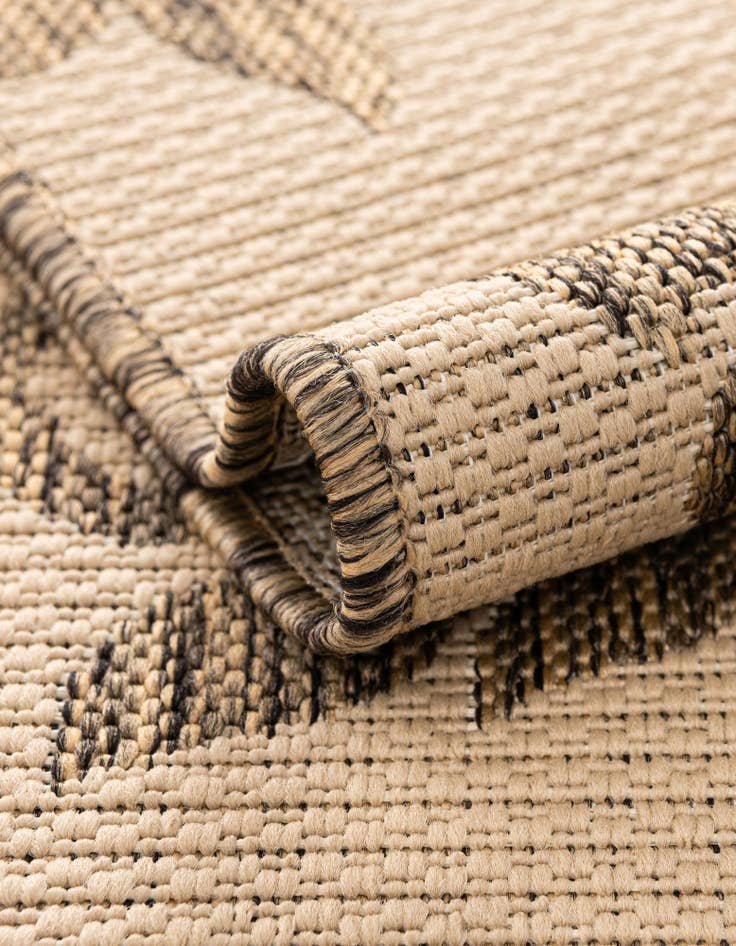 Detail image of  6' x 6'  Washable Botanical Indoor / Outdoor Round Rug