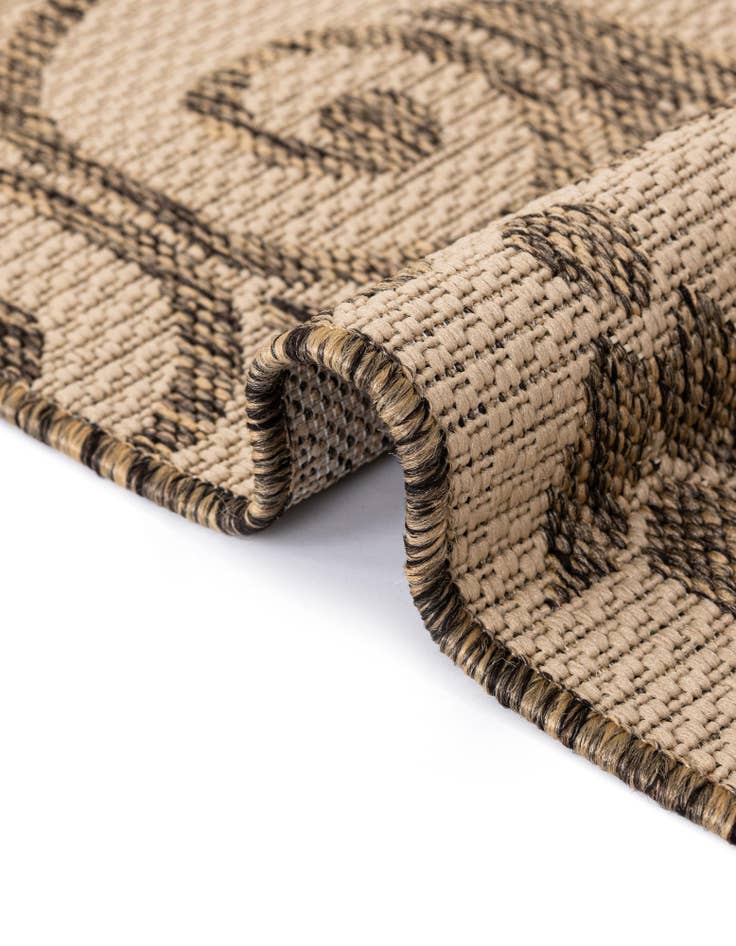 Detail image of  6' x 6'  Washable Botanical Indoor / Outdoor Round Rug