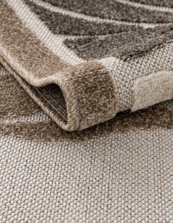 Detail image of  5' 3 x 5' 3  Washable Botanical Indoor / Outdoor Round Rug