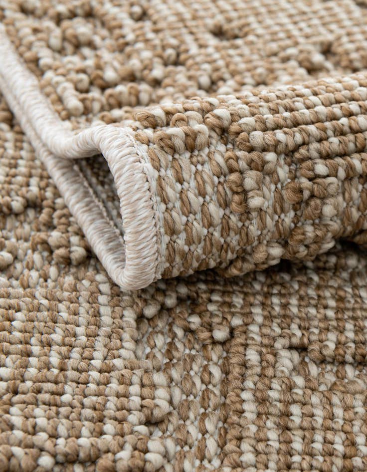 Detail image of  7' 10 x 7' 10  Washable Traditional Indoor / Outdoor Round Rug