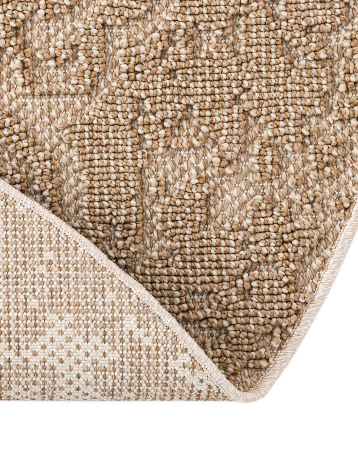Detail image of  7' 10 x 7' 10  Washable Traditional Indoor / Outdoor Round Rug