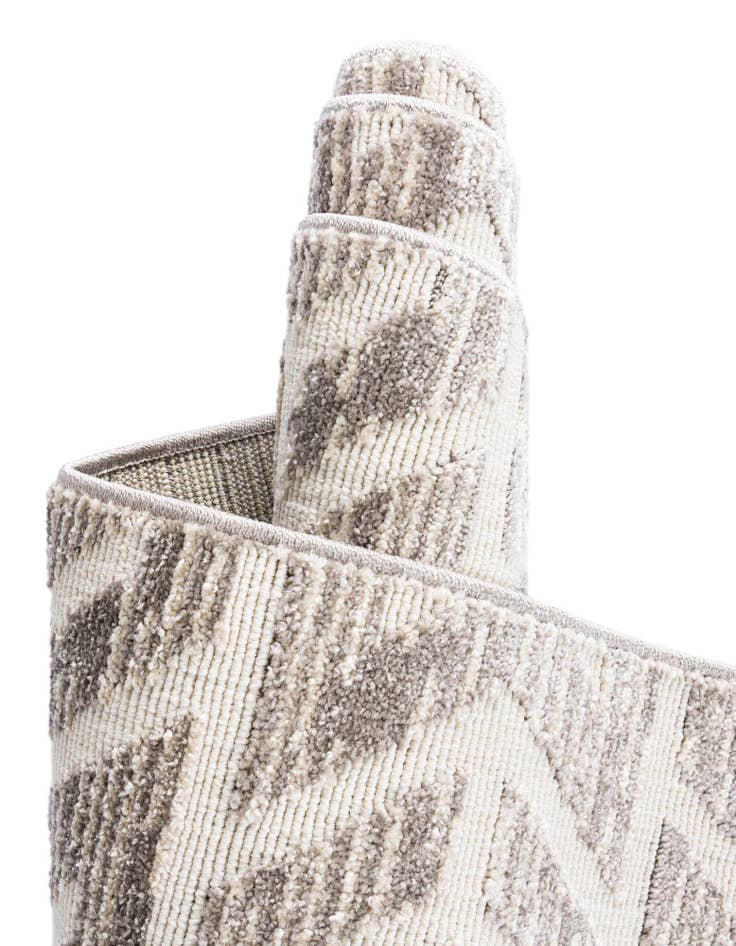 Detail image of  8' x 8'  Washable Sabrina Soto Aston Indoor / Outdoor Round Rug