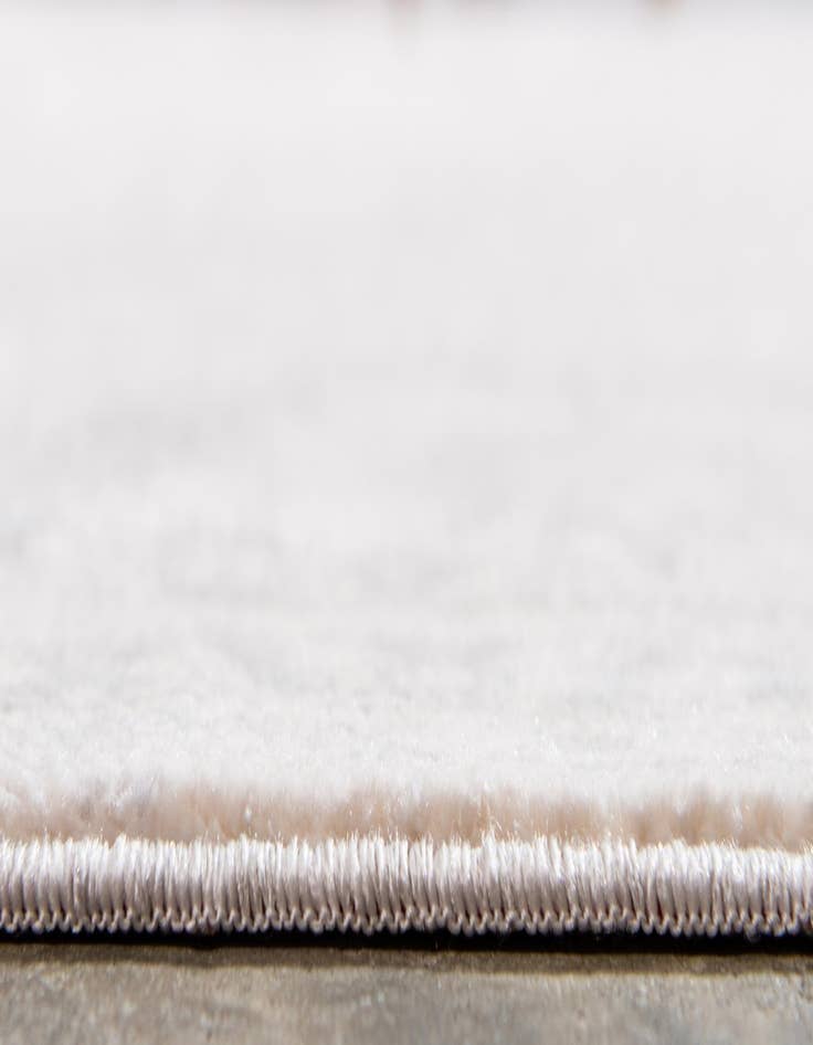 Detail image of  2' 7 x 9' 10 Alexis Runner Rug