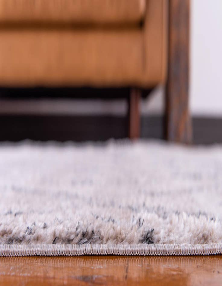 Detail image of 2' 4 x 6' Artemis Runner Rug