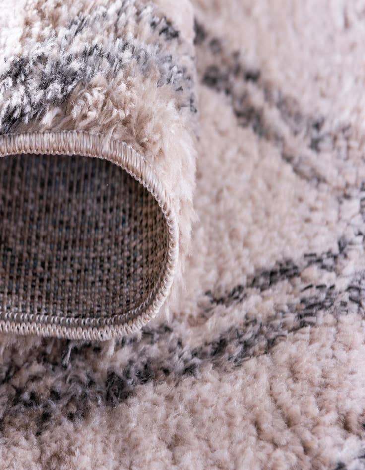 Detail image of 2' 4 x 6' Artemis Runner Rug