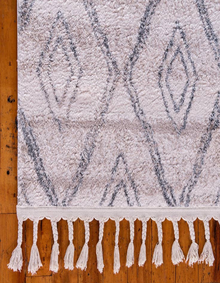 Detail image of 2' 4 x 6' Artemis Runner Rug