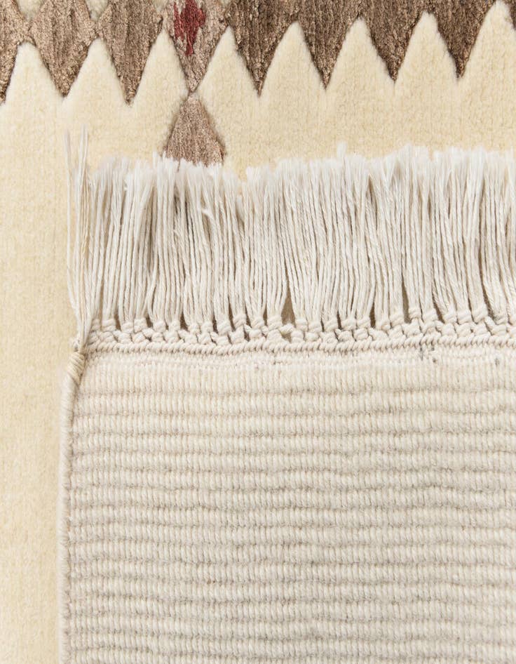 Detail image of  2' 8 x 9' 9  Hand Knotted Darya Wool Runner Rug