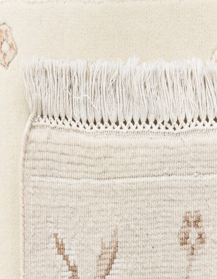 Detail image of  2' 8 x 9' 6 Darya Runner Rug