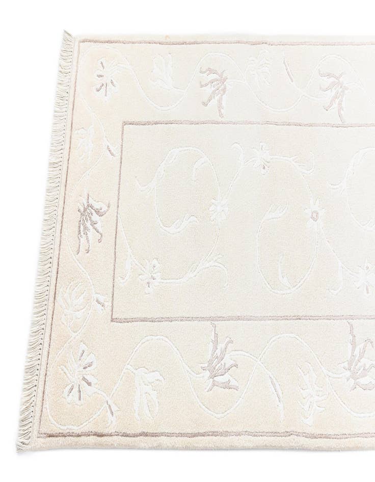 Detail image of  2' 7 x 9' 11 Darya Runner Rug