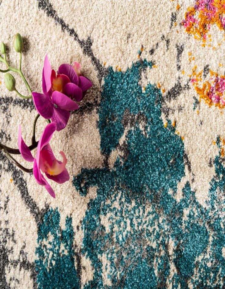 Detail image of  2' 7 x 10' Delilah Runner Rug