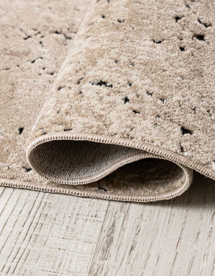 Detail image of  2' x 6' 9 Eliza Runner Rug