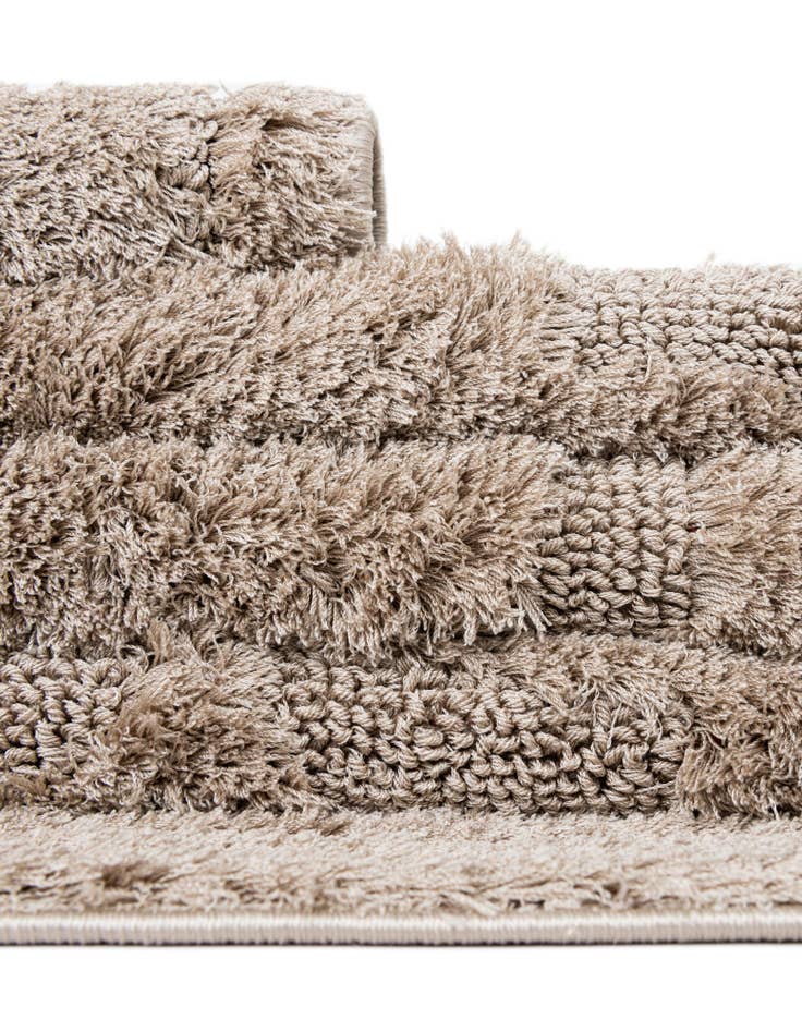 Detail image of  2' x 6' 9 Lattice Shag Runner Rug