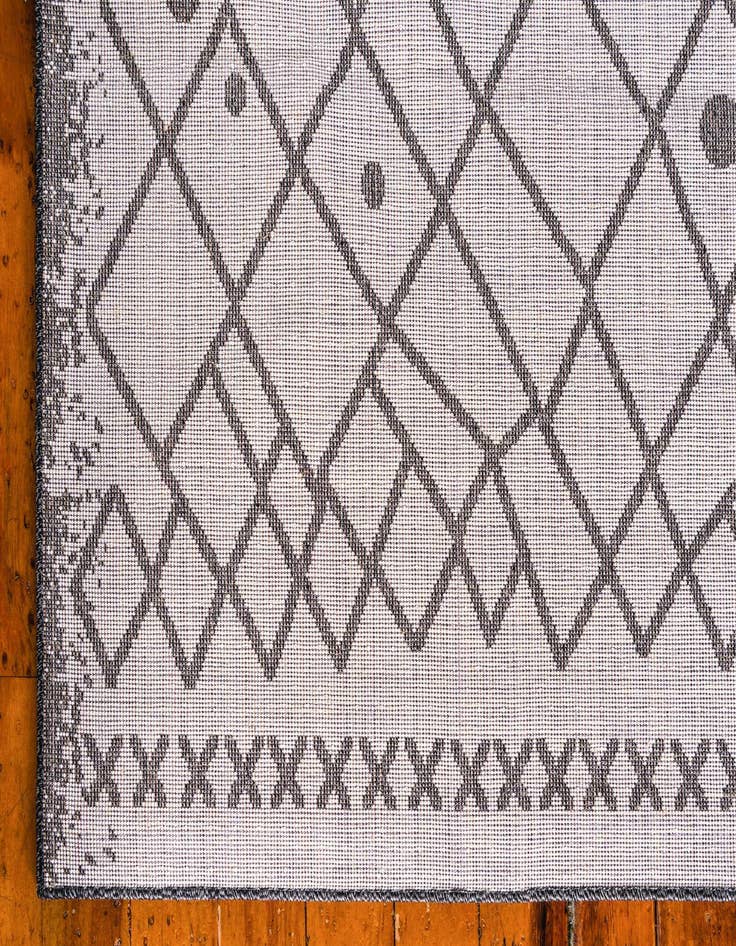 Detail image of 2' x 6' Titania Runner Rug