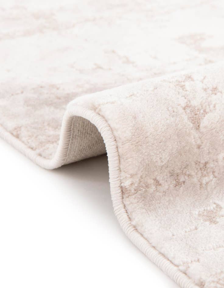 Detail image of Jill Zarin 2' 2 x 6' Uptown Lexington Avenue Runner Rug