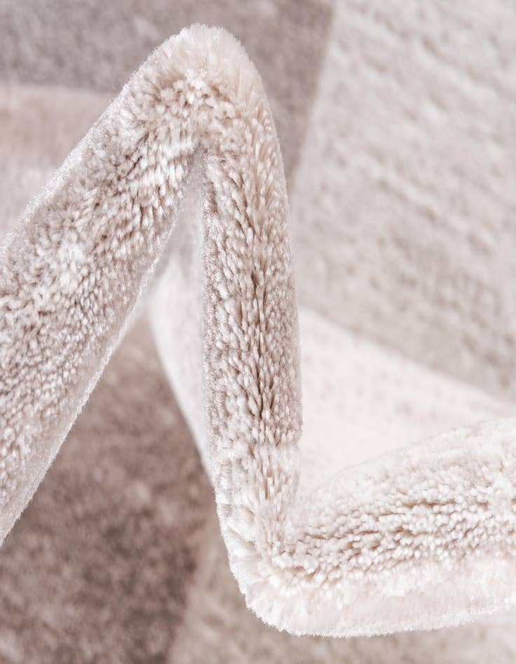 Detail image of Jill Zarin 2' 7 x 14' Uptown Yorkville Runner Rug