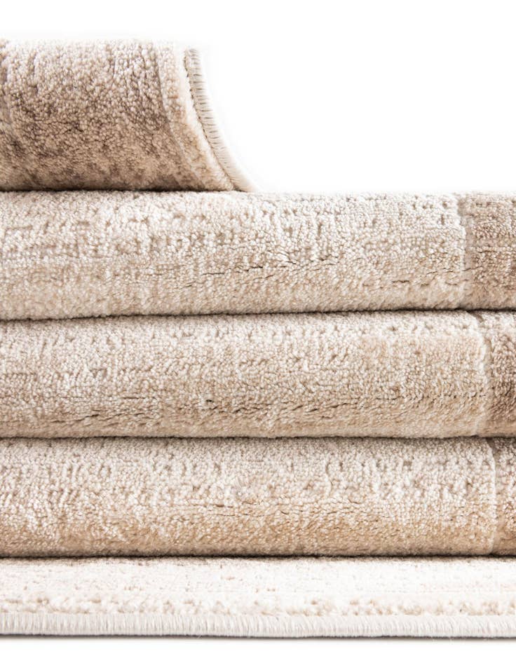 Detail image of Jill Zarin 2' 7 x 14' Uptown Yorkville Runner Rug