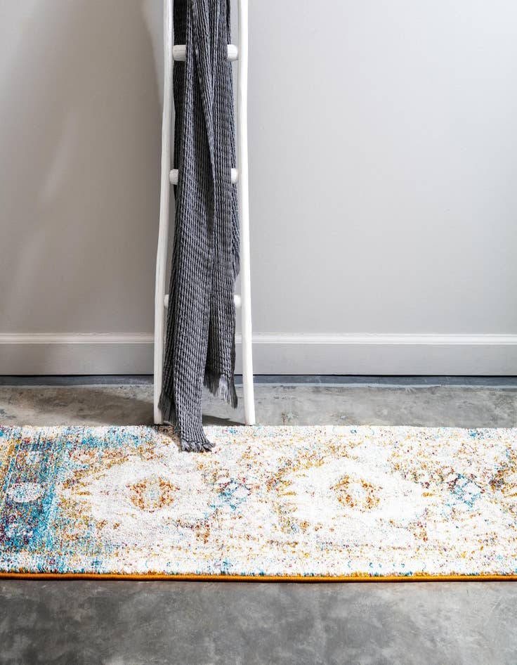 Detail image of  2' 7 x 10' Veneto Runner Rug