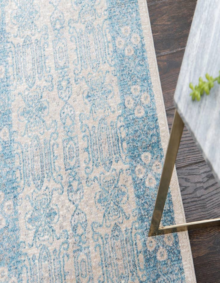 Detail image of  2' 7 x 10' Viola Runner Rug