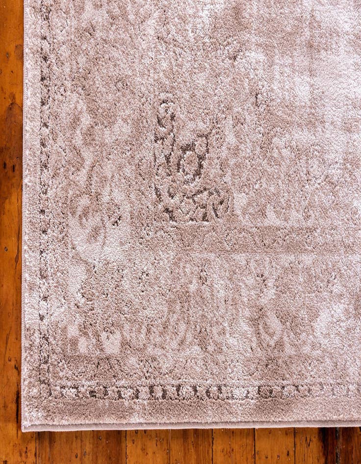 Detail image of  7' 10 x 7' 10 Estate Square Rug