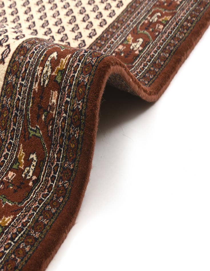 Detail image of  4' 9 x 5' 2 Mir Square Rug