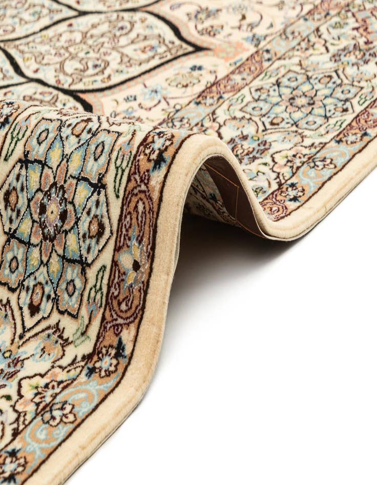 Detail image of  6' 9 x 6' 9 Nain Square Rug