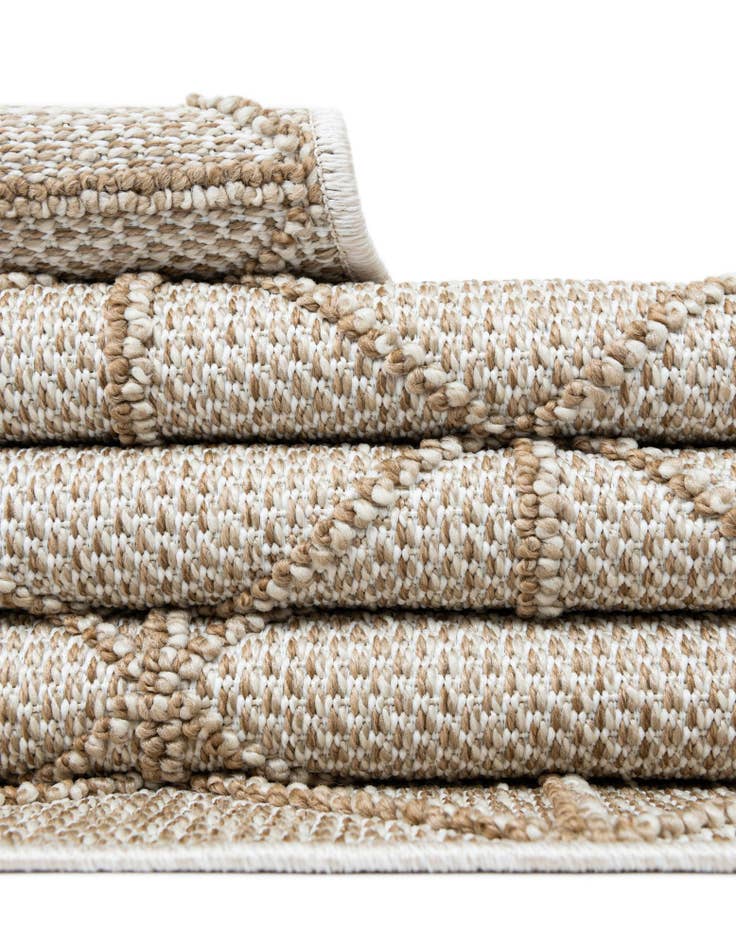 Detail image of  7' 10 x 7' 10  Washable Lattice Indoor / Outdoor Square Rug