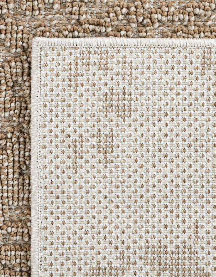 Detail image of  7' 10 x 7' 10  Washable Traditional Indoor / Outdoor Square Rug