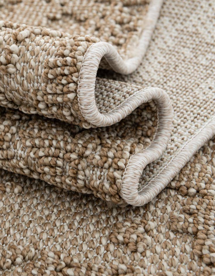 Detail image of  7' 10 x 7' 10  Washable Traditional Indoor / Outdoor Square Rug