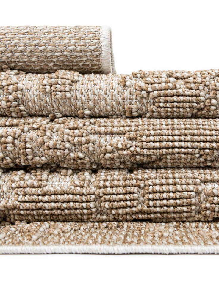 Detail image of  7' 10 x 7' 10  Washable Traditional Indoor / Outdoor Square Rug