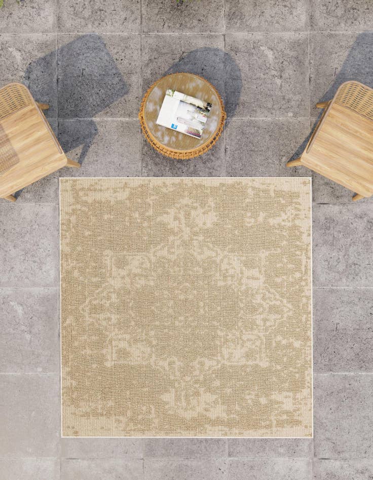 Detail image of  7' 10 x 7' 10  Washable Traditional Indoor / Outdoor Square Rug