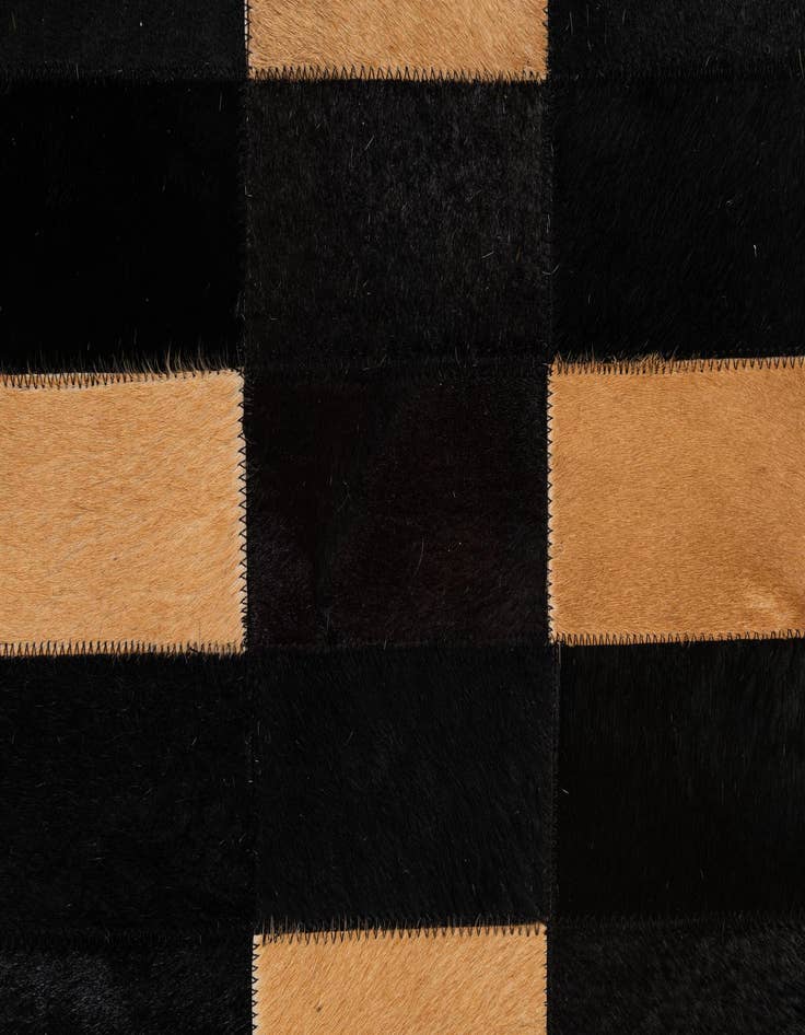 Detail image of  5' 1 x 8' Cowhide - Patchwork Rug