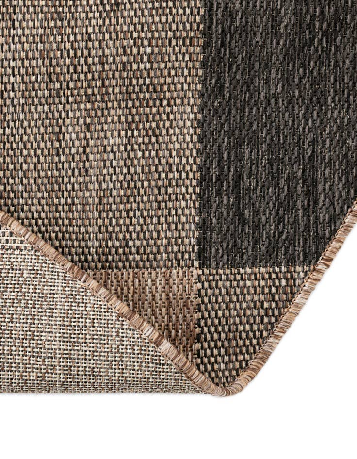 Detail image of  3' x 3'  Washable Checkered Indoor / Outdoor Round Rug