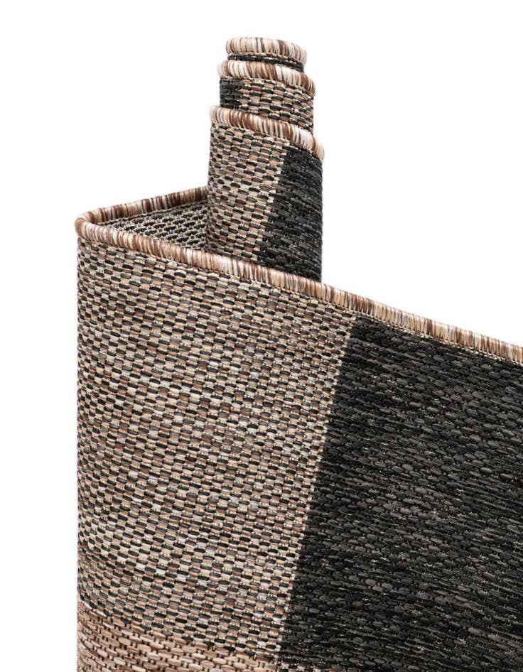 Detail image of  3' x 3'  Washable Checkered Indoor / Outdoor Round Rug