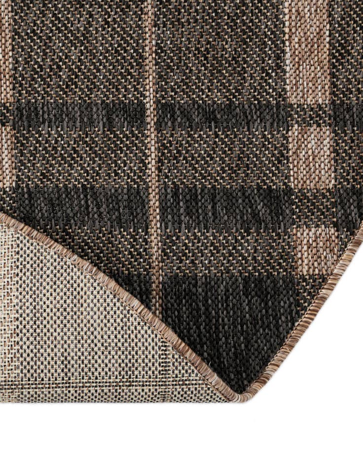 Detail image of  7' 10 x 7' 10  Washable Checkered Indoor / Outdoor Round Rug