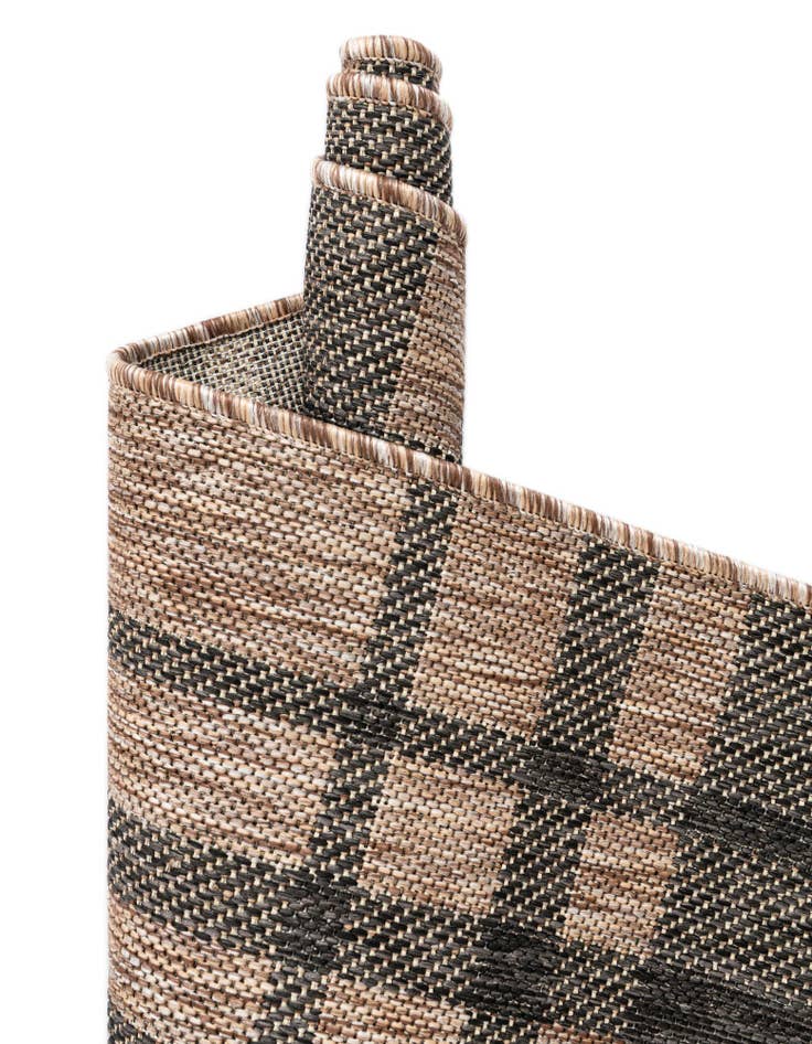 Detail image of  7' 10 x 7' 10  Washable Checkered Indoor / Outdoor Round Rug