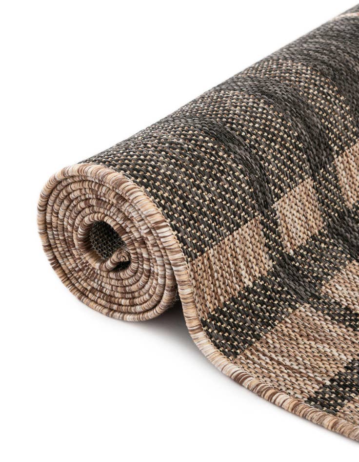 Detail image of  7' 10 x 7' 10  Washable Checkered Indoor / Outdoor Round Rug