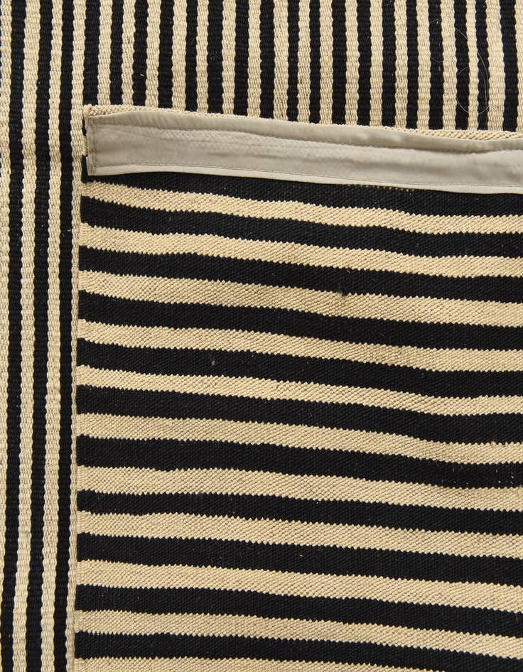 Detail image of 5' 7 x 7' 10 Hand Woven Kilim Modern Wool Rug