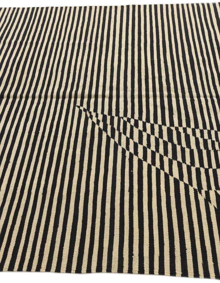 Detail image of  4' 7 x 7' 10  Hand Woven Kilim Modern Wool Rug