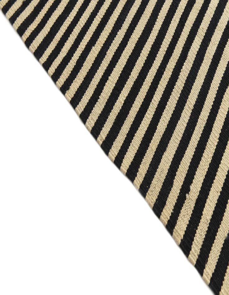 Detail image of  4' 7 x 7' 10  Hand Woven Kilim Modern Wool Rug