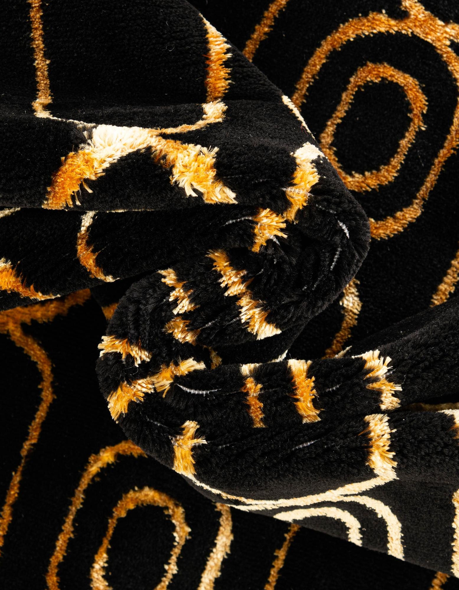 Black and Gold 9' x 12' Vogue Geo Rug | Rugs.com