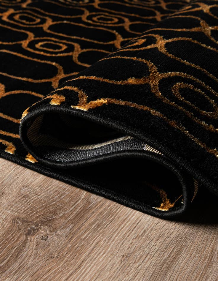 Detail image of  6' x 9' Vogue Geo Rug