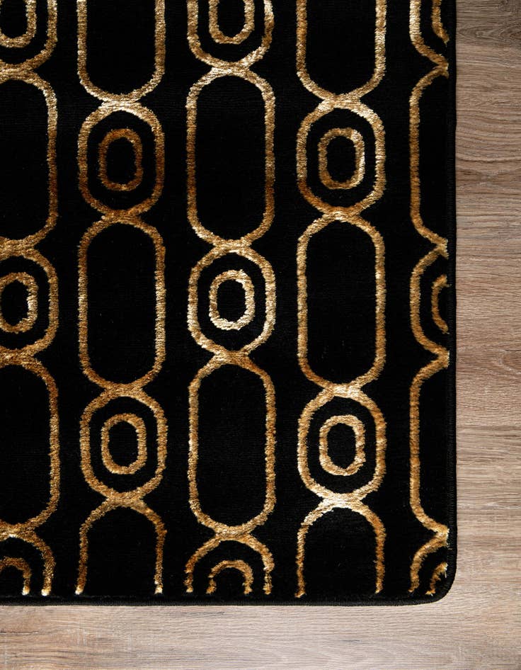 Detail image of  6' x 9' Vogue Geo Rug
