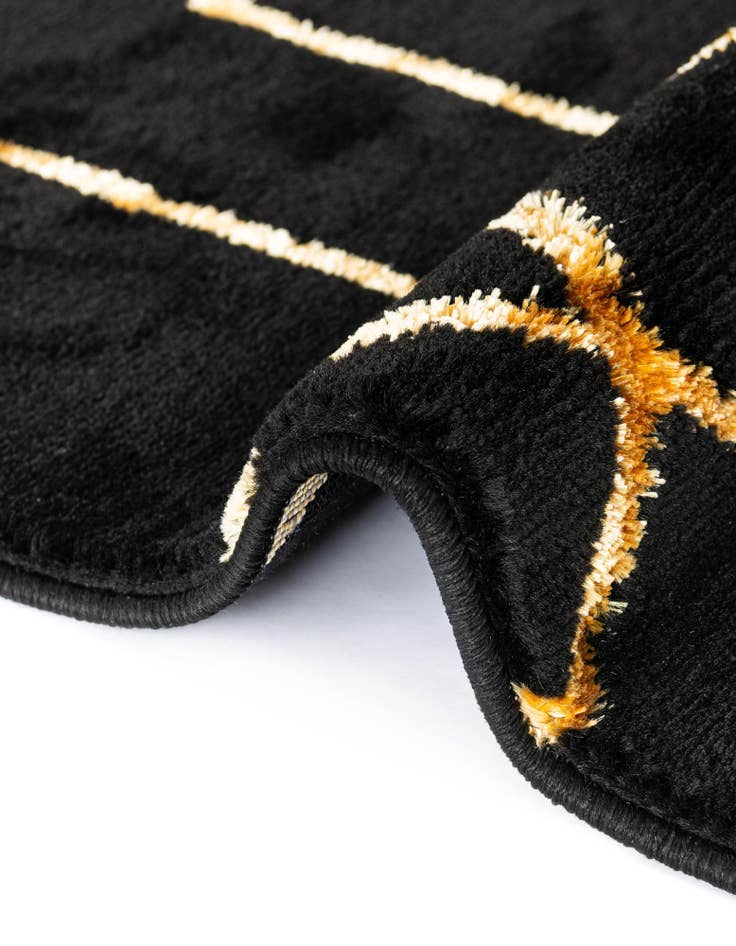 Detail image of  2' x 5'  Marilyn Monroe™ Glam Trellis Runner Rug