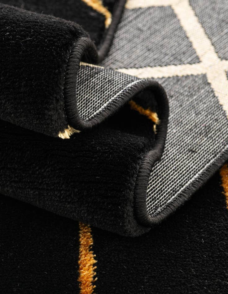 Detail image of  2' x 5'  Marilyn Monroe™ Glam Trellis Runner Rug