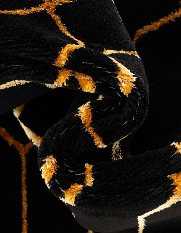 Detail image of  7' 10 x 7' 10  Marilyn Monroe&trade; Glam Trellis Square Rug