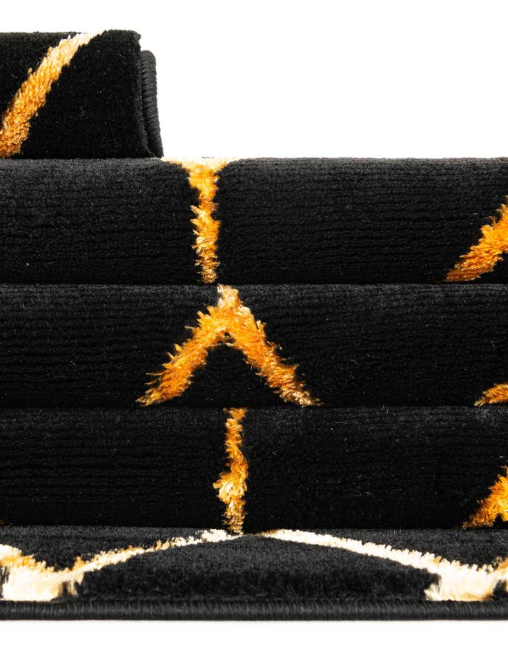 Detail image of  7' 10 x 7' 10  Marilyn Monroe&trade; Glam Trellis Square Rug