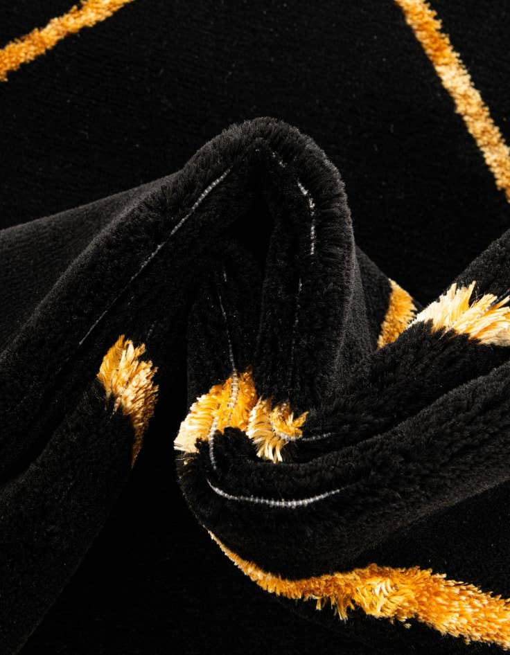 Detail image of  7' 10 x 7' 10 Vogue Geo Square Rug