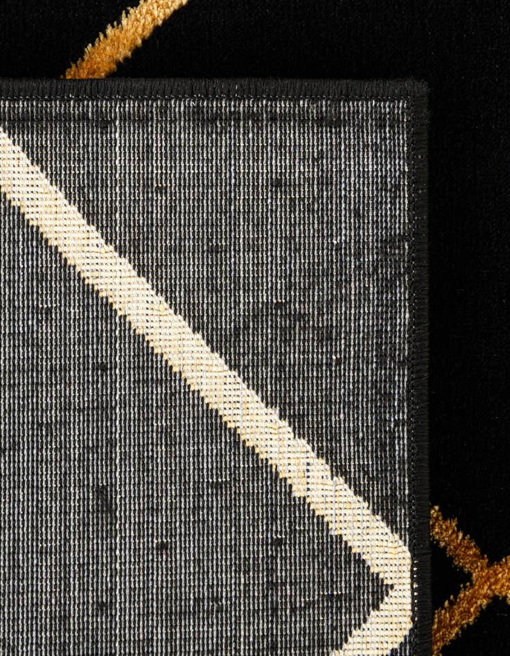 Detail image of  7' 10 x 7' 10 Vogue Geo Square Rug