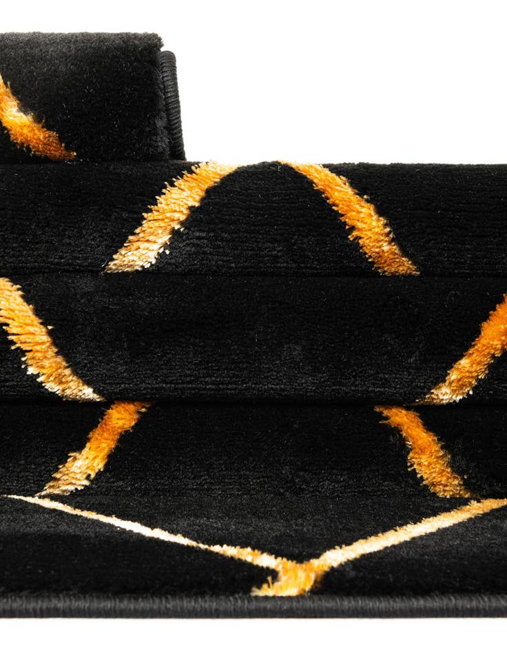 Detail image of  7' 10 x 7' 10 Vogue Geo Square Rug